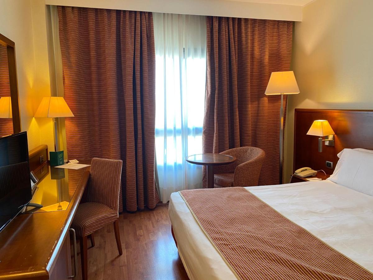 Holiday Inn Cagliari, An Ihg Hotel Exterior foto